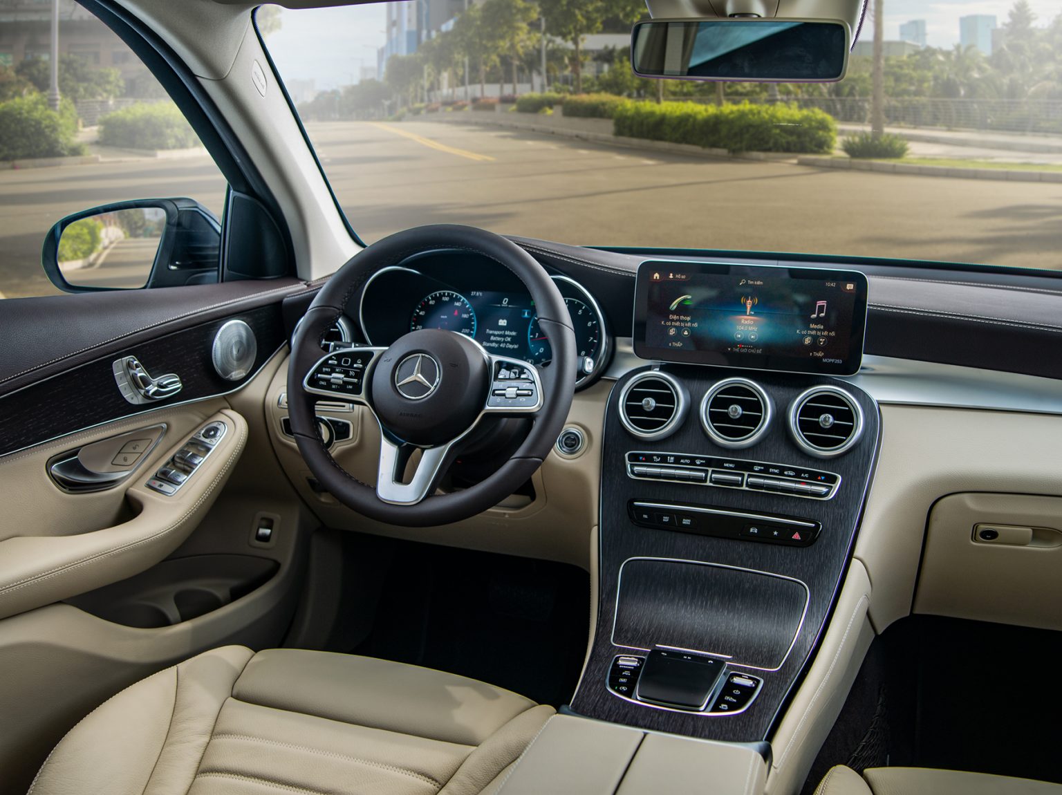 Mercedes GLC300 2021 cũ màu Trắng nội thất Kem chạy hơn 30000km giá cực  rẻ