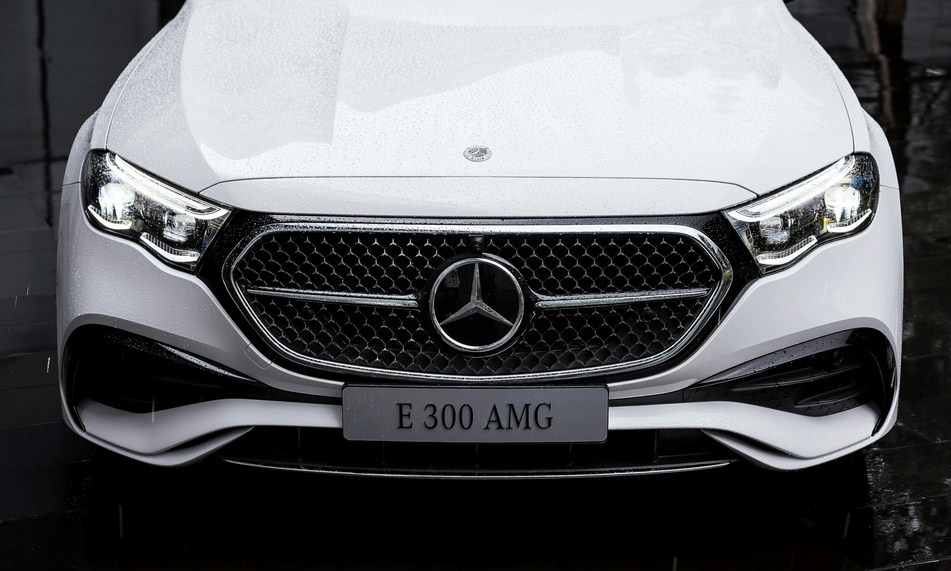 Mercedes E300 2026 Có Gì Khác Biệt So Với Phiên Bản Trước? Đánh Giá Chi Tiết W214