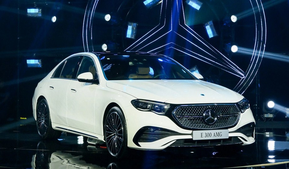 Giá Lăn Bánh Mercedes E300 AMG 2026 Tháng 1: Đỉnh Cao Công Nghệ Và Tuyên Ngôn Vị Thế