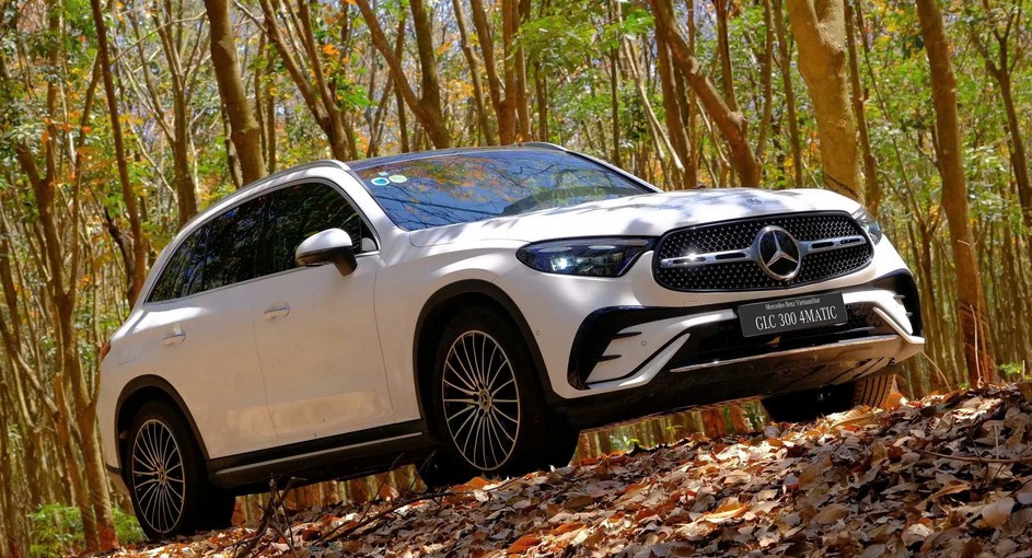 Giá Lăn Bánh Mercedes GLC 300 4MATIC 2026 Tháng 1: SUV Hạng Sang "Full Option" Cho Chủ Nhân Đẳng Cấp